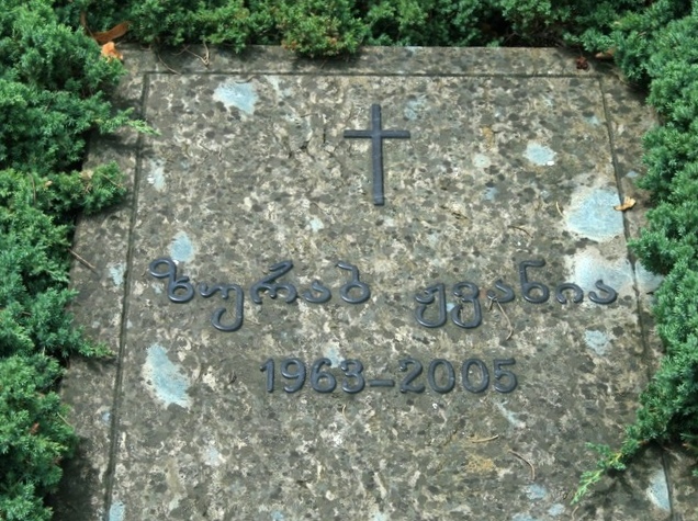 Headstone_of_Zurab_Jvania